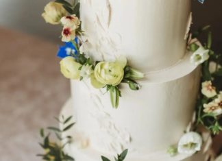 5 Wedding Cake Options Around Ann Arbor A wedding cake.